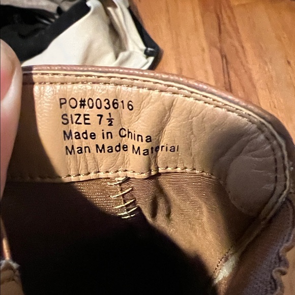 Source Unknown Tan Leather Block Heel Chelsea Booties - Picture 2 of 6